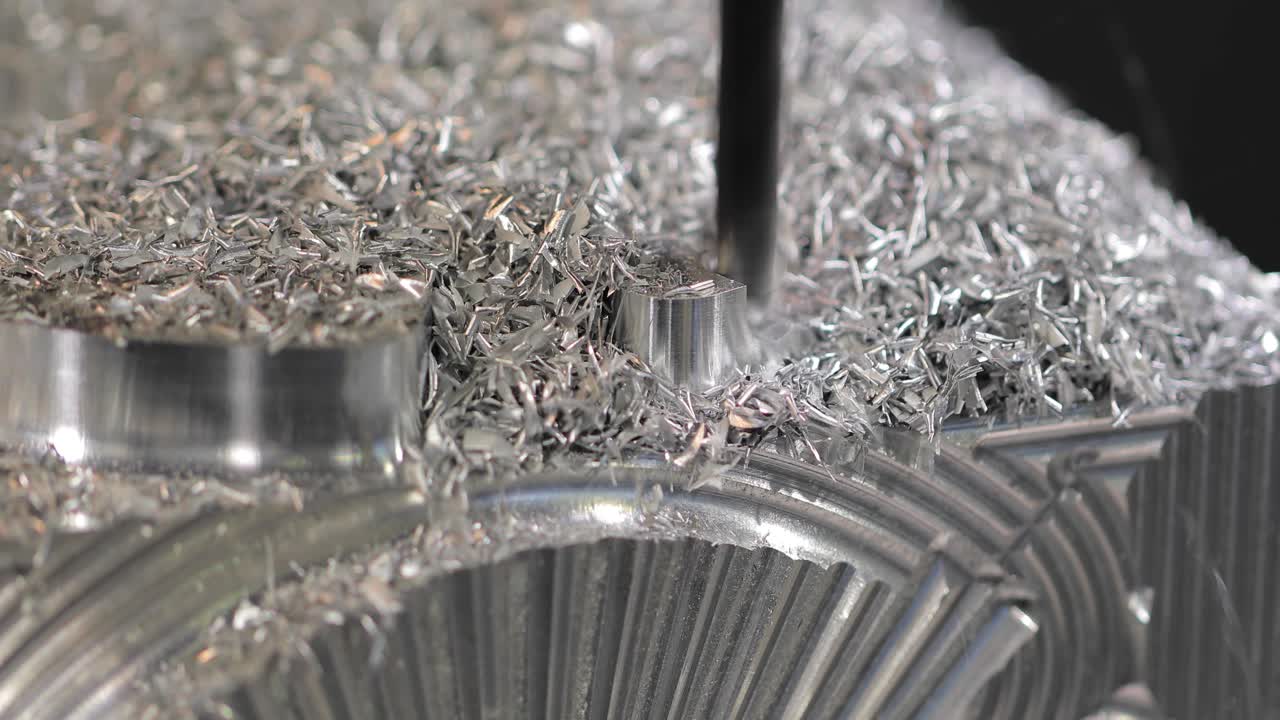 금속 가공 cnc lathe milling machine. 금속 절단 현대 가공 기술.