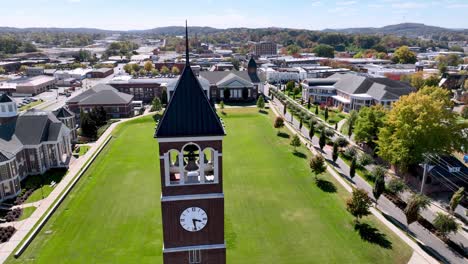 Uhrturm-Der-Lee-University-In-Cleveland,-Tennessee