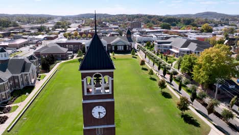 Torre-Del-Reloj-De-La-Universidad-Lee-En-Cleveland,-Tennessee