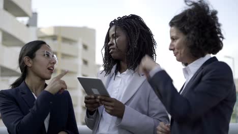 Smiling-businesswomen-with-tablet-pc