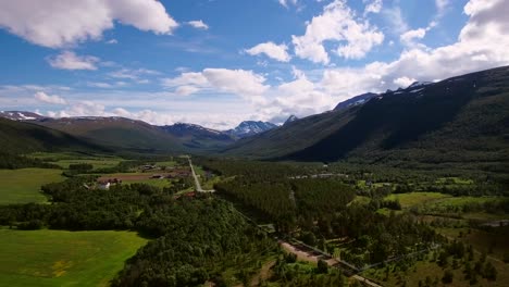 foto aérea de un valle en el norte de noruega