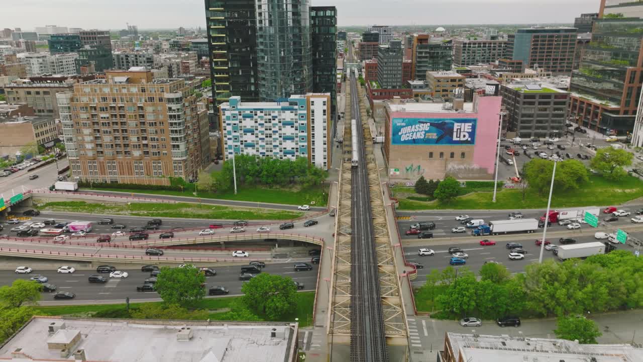 유리 건물과 함께 현대적인 비즈니스 지역