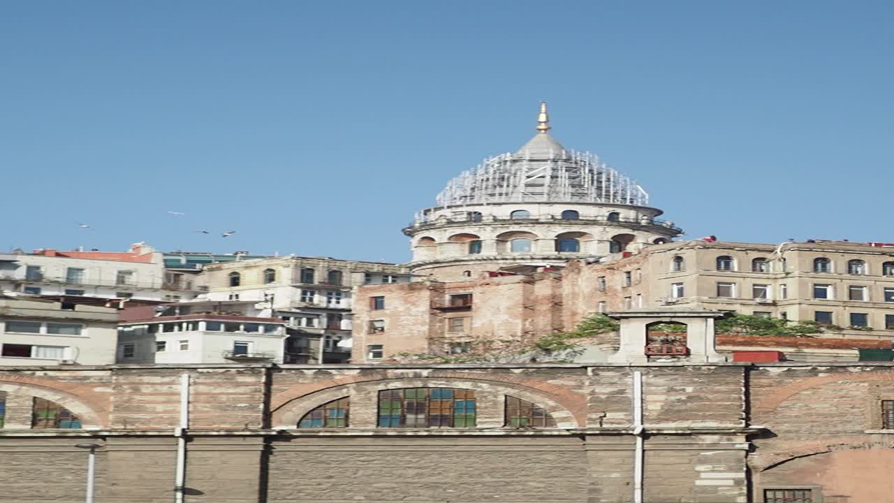 역사적인 탑과 함께 이스탄불 도시 풍경