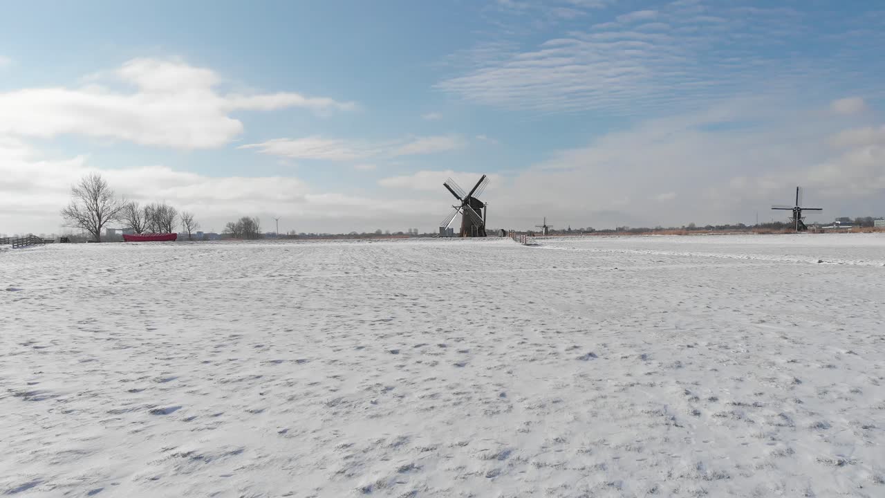네덜란드 겨울 풍차 설경, 들판 위의 돌리 공중 비행