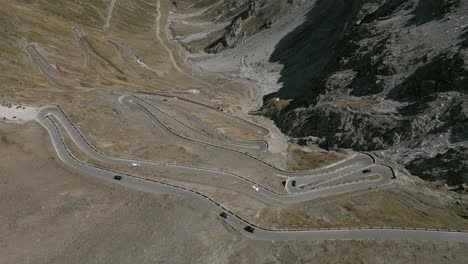 Imágenes-De-Drones-Sobre-El-Paso-Stelvio-1