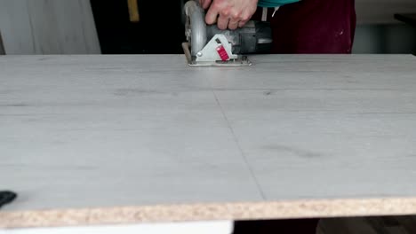 corte de laminado de melamina con hoja de sierra circular
