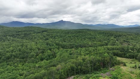 Antena-Sobre-Las-Montañas-Blancas-En-New-Hampshire.