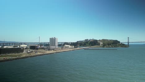 Imágenes-Aéreas-De-La-Isla-Del-Tesoro-En-El-área-De-La-Bahía-De-San-Francisco,-California