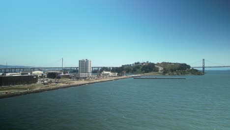 imágenes aéreas de la isla del tesoro en el área de la bahía de san francisco, california