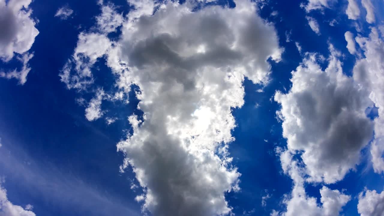 아름다운 하늘 배경에 태양의 헤일로 4k 타임 스