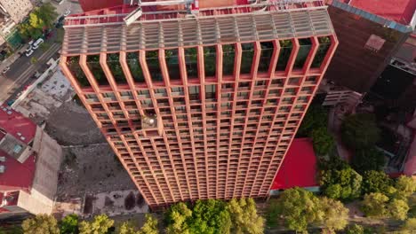 vista aérea de pájaro del lado del edificio en el día en la ciudad de méxico cerca del paisaje urbano de reforma