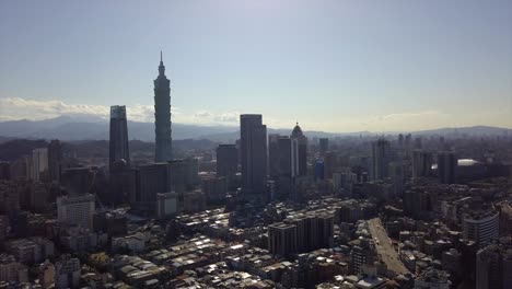 taiwán soleado centro de la ciudad de taipei calles de tráfico panorama aéreo 4k