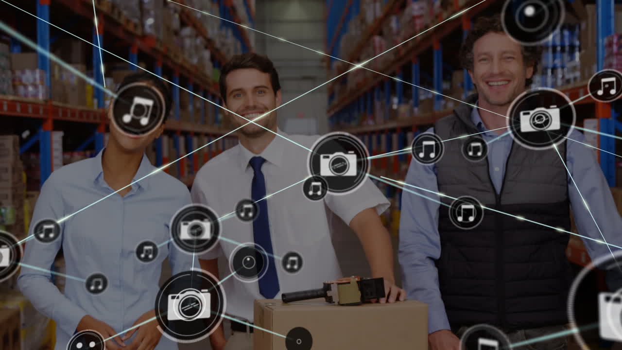 анимация сети соединений с иконами над различными людьми на складе