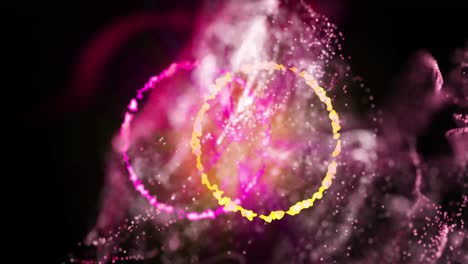 animaciones de formas brillantes amarillas y rosas en movimiento sobre un fondo negro.