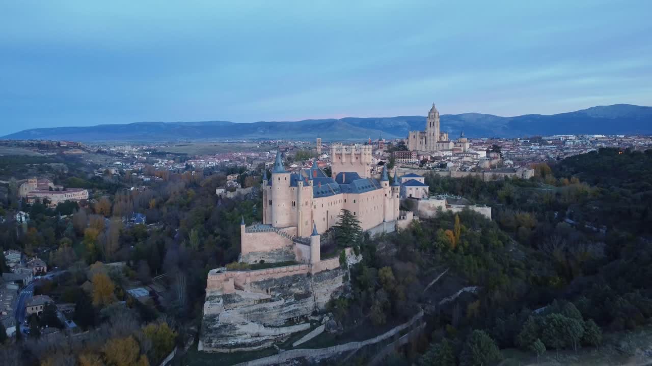 viejo castillo en un día de otoño