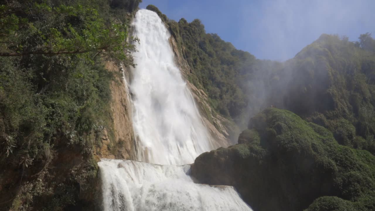 alta cascada en américa latina mexico bosque tropical el chiflon, chiapas