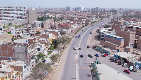 Acercar-La-Toma-Con-Drones-De-La-Famosa-Carretera-Peruana-&quot