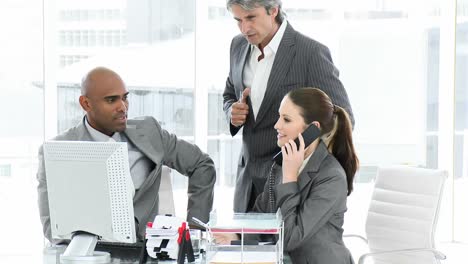 Two-colleagues-and-their-manager-working-at-a-computer