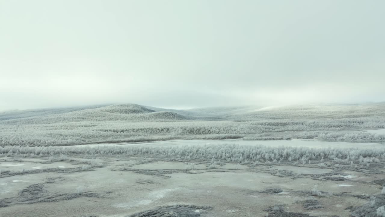 взгляд с воздуха на суровый зимний пейзаж