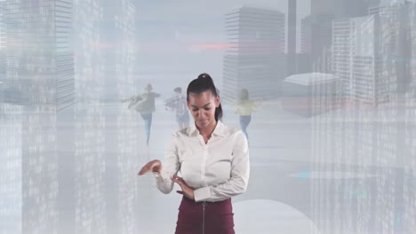 animación de una mujer de negocios usando una pantalla virtual con servidores de computadora