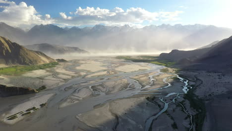 Drone,-Valle-De-Skardu-Ubicado-En-Gilgit-baltistán,-Pakistán