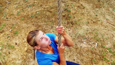 Man-climbing-the-rope-during-obstacle-course