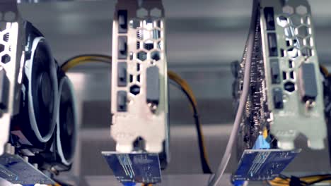 proceso de minería de bitcoin realizado por tarjetas gráficas en funcionamiento