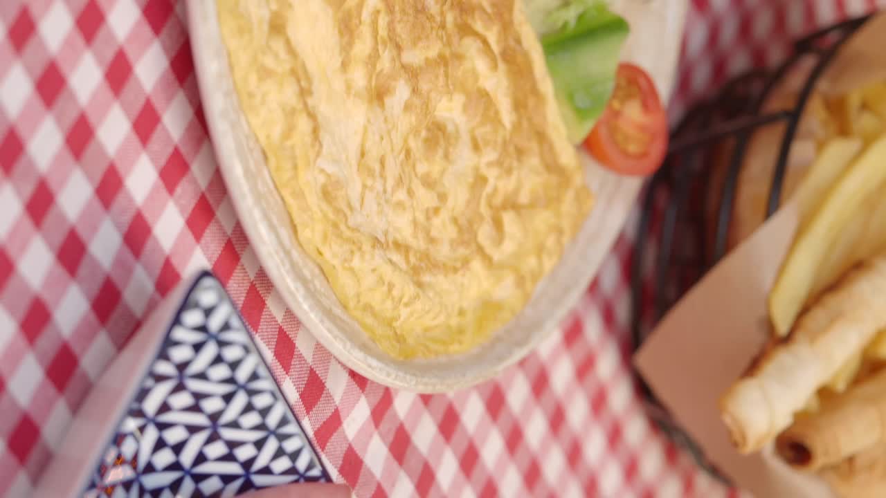 Omelette with Salad