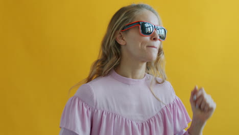 woman in a pink shirt with sunglasses