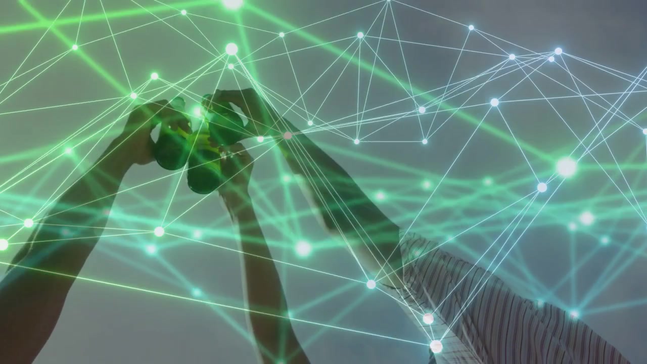 Donna che inizia a sollevare, uomo che estende il braccio, allineando binocoli verdi sotto un'interfaccia di rete per la tecnologia.