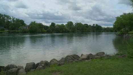 Pan-Del-Río-Welland-En-Ontario-Durante-La-Primavera