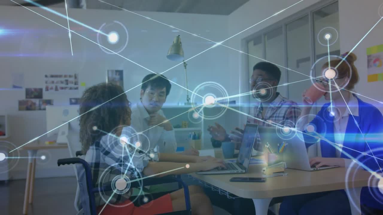 사무실에서 다양한 여성과 남성 동료를 대상으로 한 연결 네트워크의 활성화