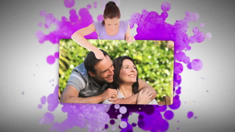 mujer mostrando a una pareja en un parque