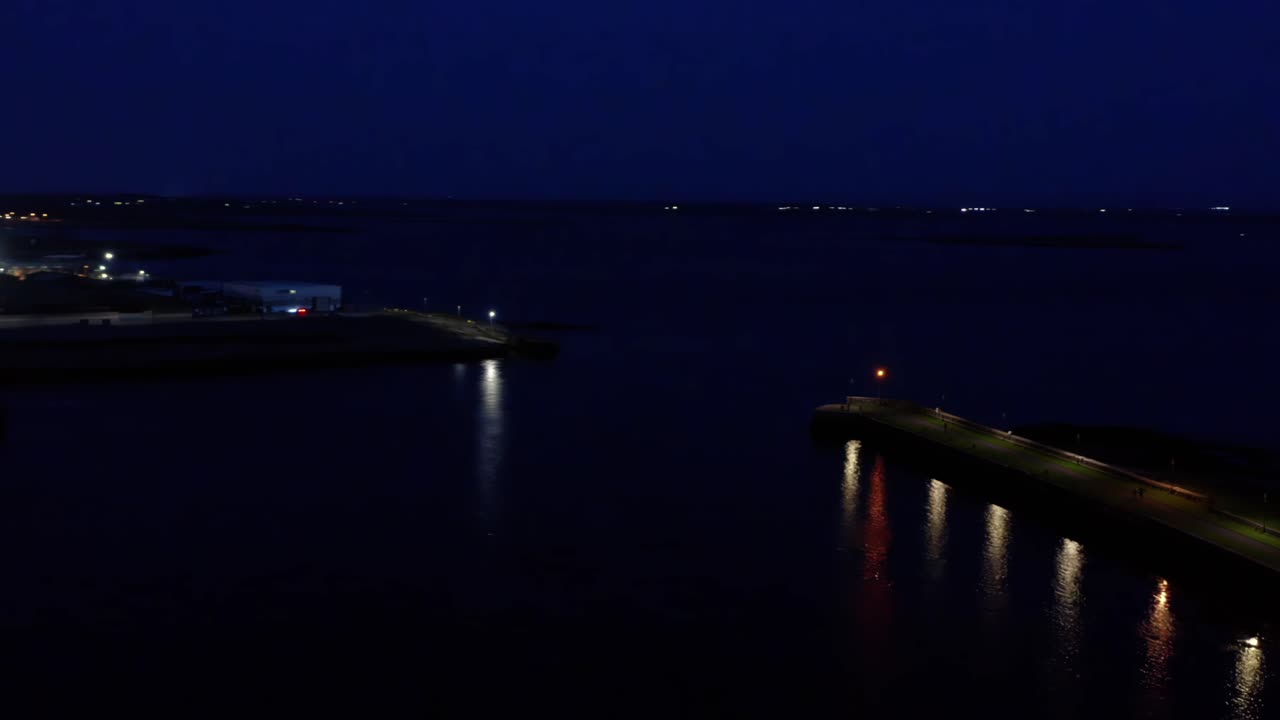 Panoramica aerea a 360 gradi della Baia di Galway alla foce del fiume Corrib.