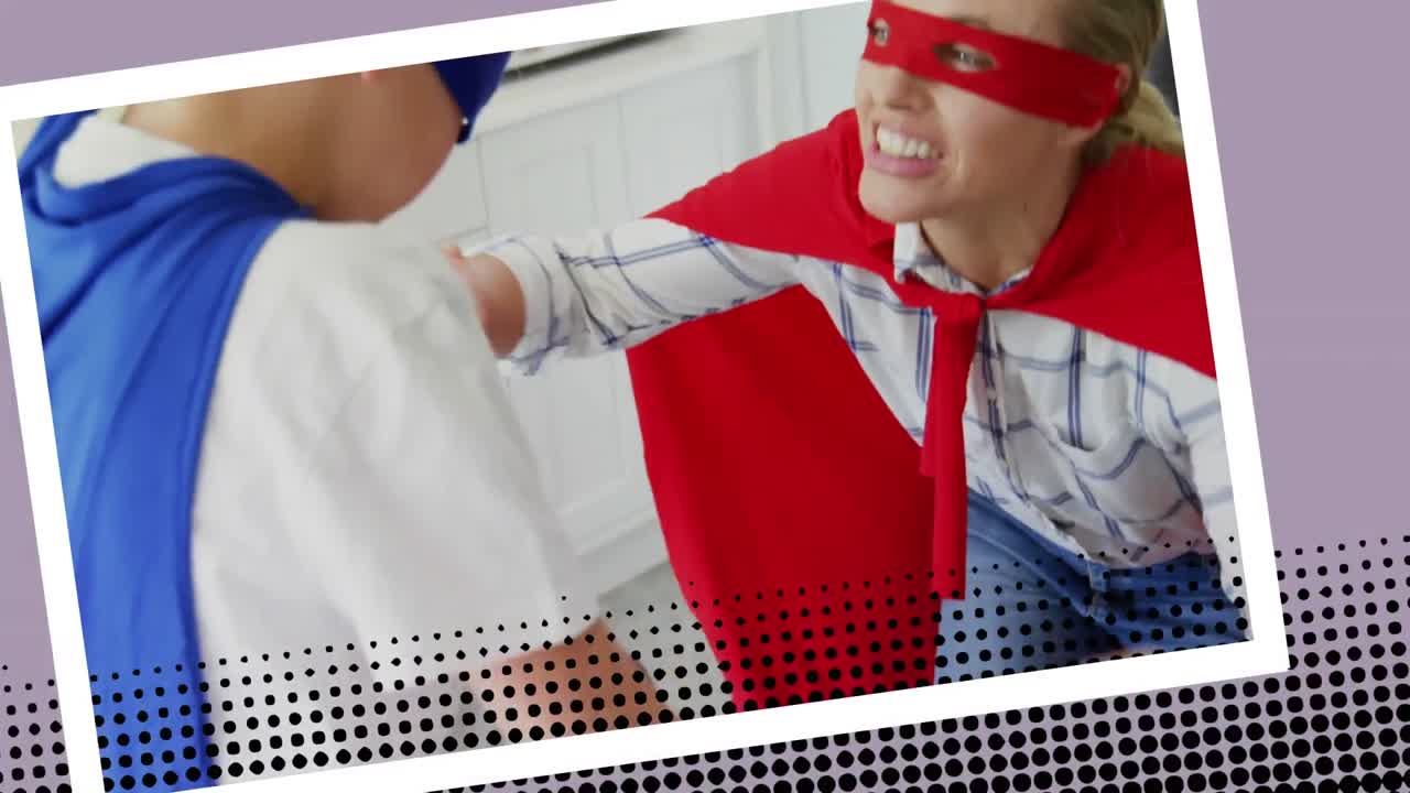 슈퍼히어로 어머니가 아들의 신발 ⁇ 을  ⁇ 고 있습니다.