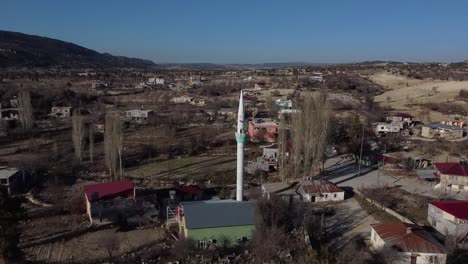 antena de la mezquita del pueblo