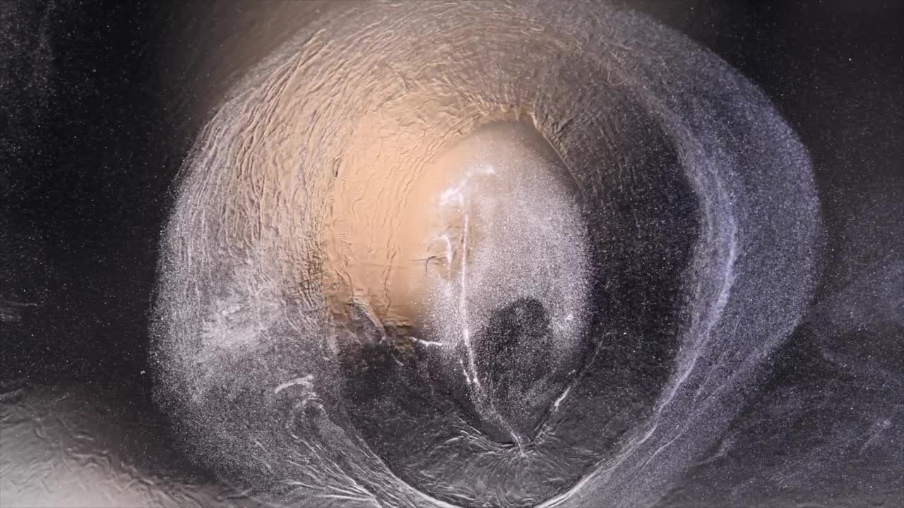 차분한 색상이 부드러운 예술로 응축되어 자연스럽고 추상적인 비디오 클립