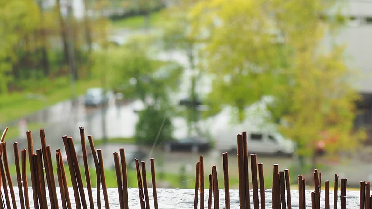 도시에서 비가 오는 날