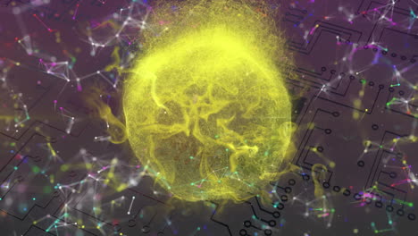 animación de una bola de gas amarilla giratoria con una colorida red de conexiones a través de un microprocesador