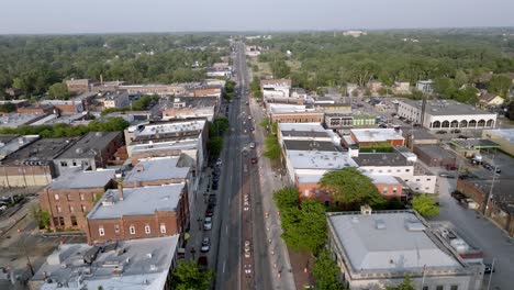 Innenstadt-Von-Ypsilanti,-Michigan-Mit-Drohnenvideo-Beim-Einzug