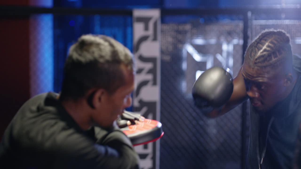 아무도 당신의 코치보다 더 당신이 승리하는 것을 보고 싶어하지 않습니다.