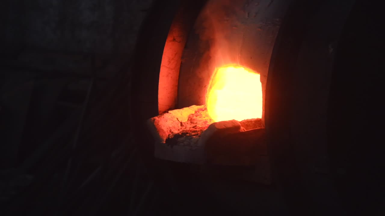 Bir Dövme Ocağında Ergimiş Metal