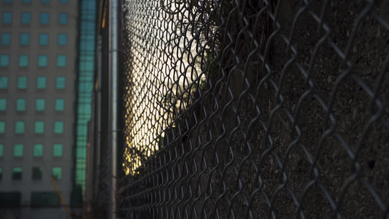 valla genérica de enchaines al atardecer