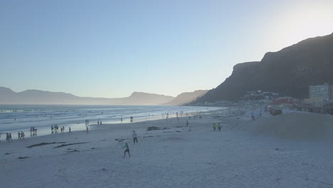 Vuelo-Aéreo-A-Lo-Largo-De-La-Playa-En-La-Costa-De-Sudáfrica-Al-Amanecer