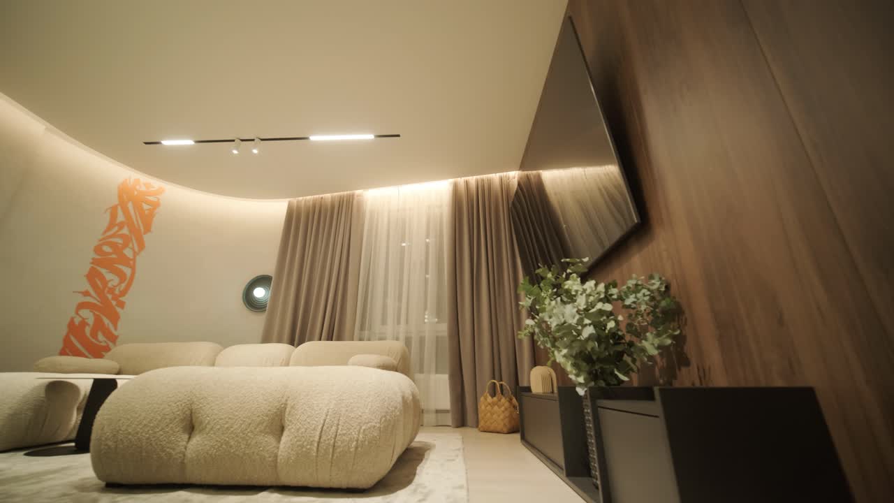 interior de hogar minimalista elegante y elegante con líneas limpias, colores neutrales e iluminación ambiental cálida, creando un ambiente acogedor y moderno.