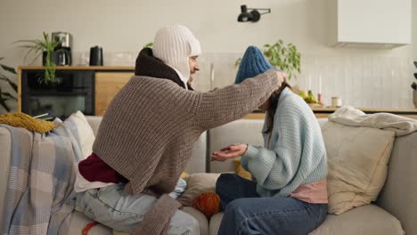 couple knitting together