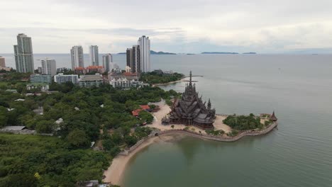 das heiligtum der wahrheit in pattaya, bangkok, thailand