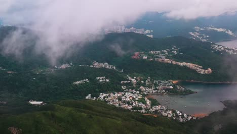 Nubes-Que-Pasan-Sobre-Exuberantes-Aguas-Tropicales-Claras-Propiedades-De-La-Isla-De-La-Bahía-Vista-Aérea-De-Hong-Kong