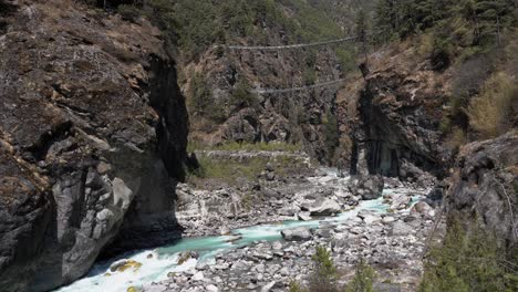 the tensing hillary swinging bridges on the way to everest base camp