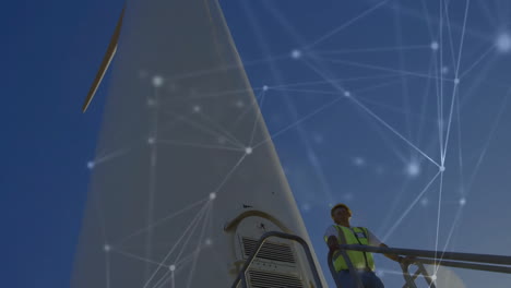 animación de la red de conexiones sobre ingeniero masculino caucásico y turbina eólica